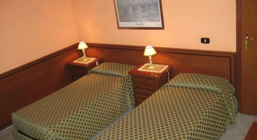 Hotel Octavia Rzym Zewnętrze zdjęcie